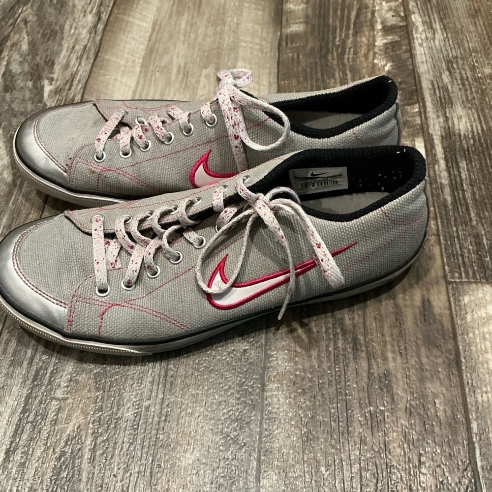 Retro 2009 Nike Women's Gray and Pink Sneakers Size 8.5 - Picture 3 of 12